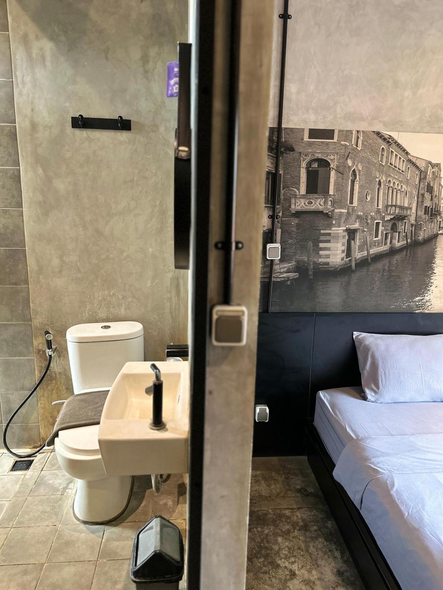 Nava One Hotel Семаранг Екстериор снимка